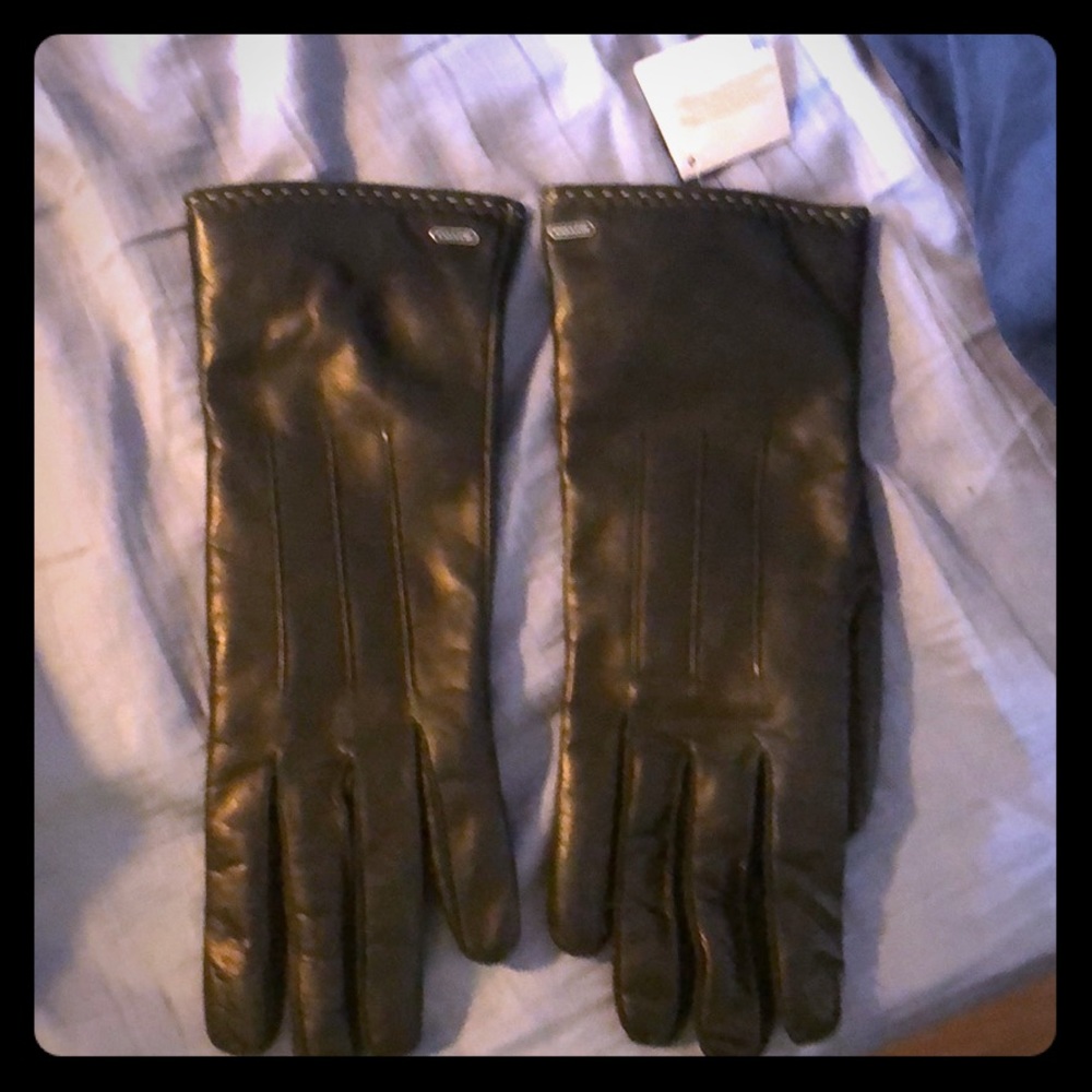 BRAND NEW COACH LEATHER GLOVES